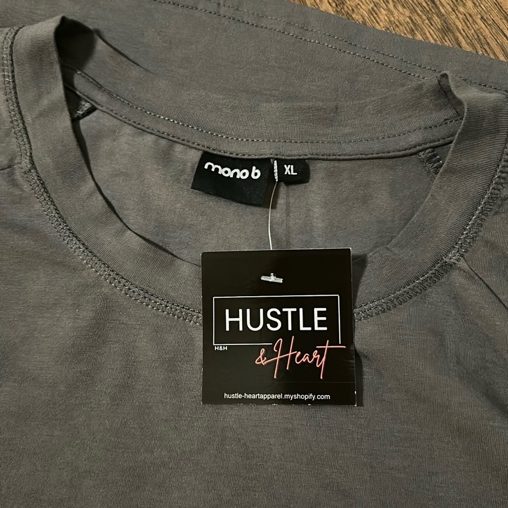 NWT MONO B Men’s Classic Crew Active Tee in grey - Picture 3 of 4
